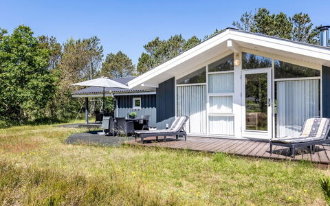 Ajten - 150M from the Sea: Piscine, Mobilier De Jardin, Meubles, Recours, Dalle, Eco Hôtel, Ombre, Chaise, Loisir, Biens