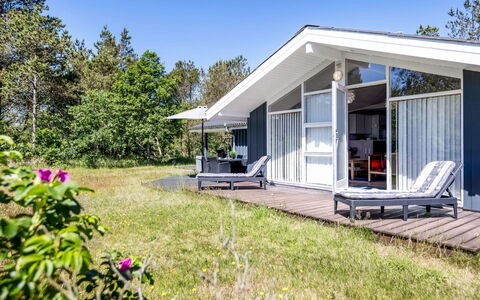 Ajten - 150M from the Sea: Piscine, Mobilier De Jardin, Meubles, Recours, Dalle, Eco Hôtel, Ombre, Chaise, Loisir, Biens
