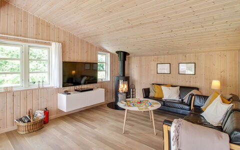 Salgarth - 450M from the Sea: Piscine, Mobilier De Jardin, Meubles, Recours, Dalle, Eco Hôtel, Ombre, Chaise, Loisir, Biens