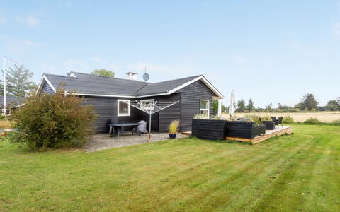 Ika - 600M from the Sea: Piscine, Mobilier De Jardin, Meubles, Recours, Dalle, Eco Hôtel, Ombre, Chaise, Loisir, Biens