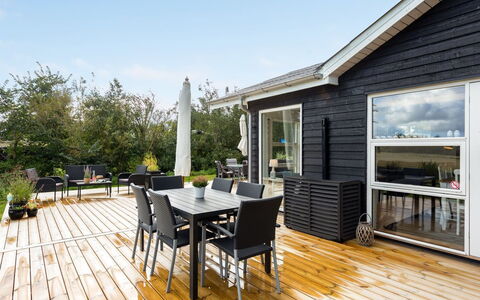 Ika - 600M from the Sea: Piscine, Mobilier De Jardin, Meubles, Recours, Dalle, Eco Hôtel, Ombre, Chaise, Loisir, Biens