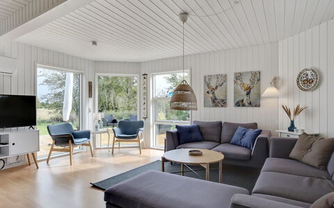 Ika - 600M from the Sea: Meubles, Design Intérieur, Sol, Canapé, Salon, Bois, Sol, Plafond, Domicile, Parquet