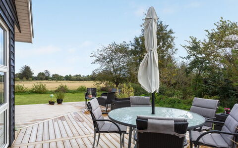 Ika - 600M from the Sea: Meubles, Chaise, Mobilier De Jardin, Bois, Table, Tableau De Plein Air, Table Cuisine Et Salle A Manger, Lot Terre, Plate-Forme, Porche