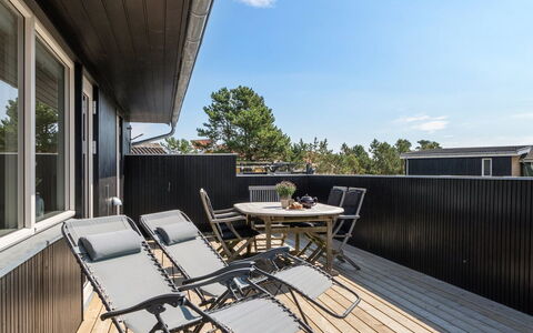 Selle - 100M from the Sea: Piscine, Mobilier De Jardin, Meubles, Recours, Dalle, Eco Hôtel, Ombre, Chaise, Loisir, Biens