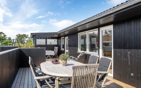 Selle - 100M from the Sea: Piscine, Mobilier De Jardin, Meubles, Recours, Dalle, Eco Hôtel, Ombre, Chaise, Loisir, Biens