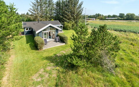 Glum - 300M from the Sea: Bois, Toit, Maison, Chalet, Porte, Domicile, Siding, Lot Terre, Batiments Jardin, Cabanon