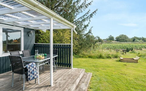 Glum - 300M from the Sea: Bois, Toit, Maison, Chalet, Porte, Domicile, Siding, Lot Terre, Batiments Jardin, Cabanon