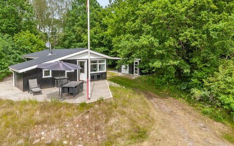 Hilde - 1.7Km from the Sea: Piscine, Mobilier De Jardin, Meubles, Recours, Dalle, Eco Hôtel, Ombre, Chaise, Loisir, Biens