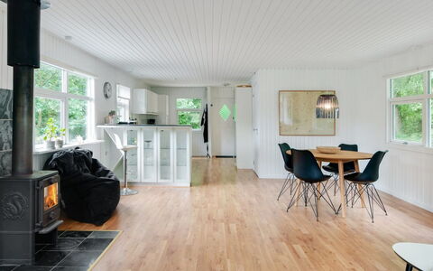 Hilde - 1.7Km from the Sea: Piscine, Mobilier De Jardin, Meubles, Recours, Dalle, Eco Hôtel, Ombre, Chaise, Loisir, Biens