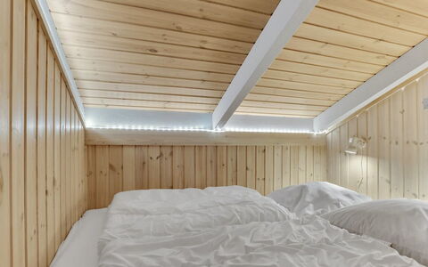 Berenice - 250M from the Sea: Bois, Plafond, Chambre, Design Intérieur, Sol, Sol, Éclairage, Lit, Pièce, Linge
