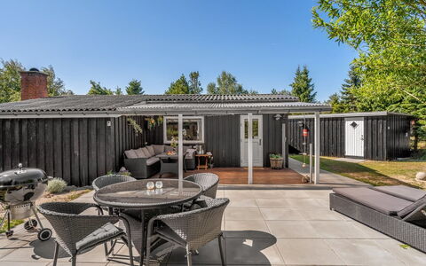 Leonor - 300M from the Sea: Domicile, Toit, Jardin, Chalet, Ombre, Siding, Cour, Arrière-Cour, Plate-Forme, Aménagement Paysager