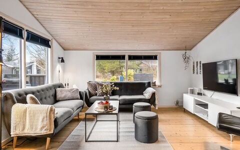 Leonor - 300M from the Sea: Canapé, Bois, Design Intérieur, Salon, Meubles, Sol, Plafond, Domicile, Sol