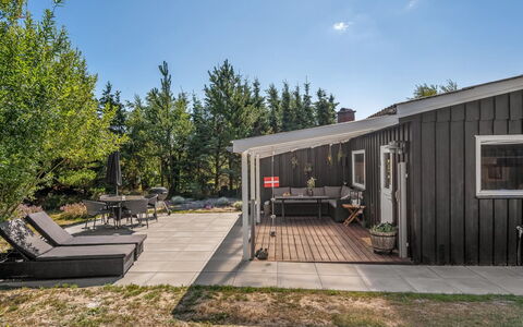 Leonor - 300M from the Sea: Bois, Domicile, Maison, Chalet, Toit, Siding, Ombre, Biens, Jardin, Arrière-Cour