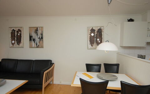 Runhild - 100M from the Sea: Meubles, Sol, Design Intérieur, Mur, Sol, Bois, Plafond, Luminaire, Éclairage, Pièce
