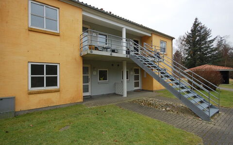Runhild - 100M from the Sea: Domicile, Porte, Porche, Biens, Balcon, Cour, Pelouse, Balustrade, Escaliers, Allée