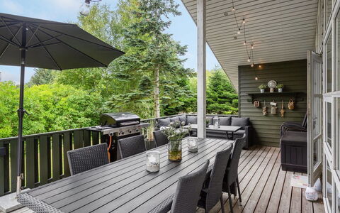 Asgard - 500M from the Sea: Herbe, Maison, Toit, Domicile, Chalet, Arbuste, Lot Terre, Zone Rurale, Ferme, Couverture De Sol