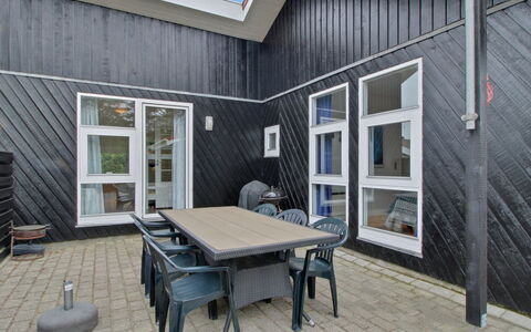 Flora - 150M from the Sea: Maison, Domicile, Zone Résidentielle, Toit, Chalet, Lot Terre, Biens, Cour, Jardin, Siding