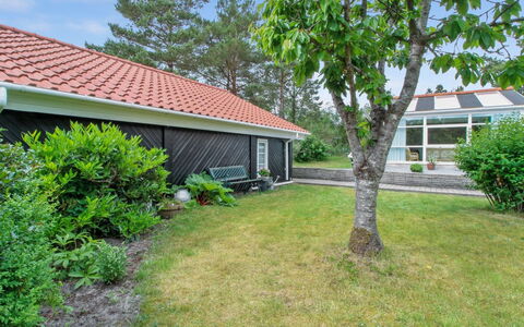 Flora - 150M from the Sea: Maison, Domicile, Zone Résidentielle, Toit, Chalet, Lot Terre, Biens, Cour, Jardin, Siding