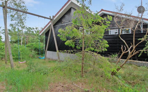 Flora - 150M from the Sea: Maison, Domicile, Zone Résidentielle, Toit, Chalet, Lot Terre, Biens, Cour, Jardin, Siding