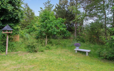Flora - 150M from the Sea: Maison, Domicile, Zone Résidentielle, Toit, Chalet, Lot Terre, Biens, Cour, Jardin, Siding