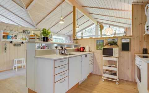Milda - 1.9Km from the Sea: Piscine, Mobilier De Jardin, Meubles, Recours, Dalle, Eco Hôtel, Ombre, Chaise, Loisir, Biens