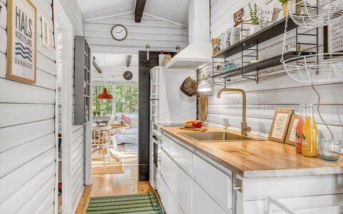Susannah - from the Sea: Bois, Cuisine, Design Intérieur, Sol, Meubles, Principaux Appliance, Parquet, Appareil De Cuisine, Comptoir, Cabinetry