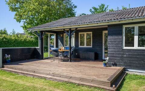 Gunhil - 200M from the Sea: Piscine, Mobilier De Jardin, Meubles, Recours, Dalle, Eco Hôtel, Ombre, Chaise, Loisir, Biens