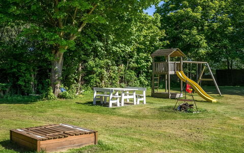 Gunhil - 200M from the Sea: Piscine, Mobilier De Jardin, Meubles, Recours, Dalle, Eco Hôtel, Ombre, Chaise, Loisir, Biens