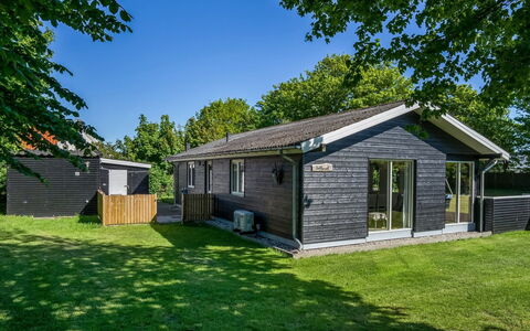Gunhil - 200M from the Sea: Piscine, Mobilier De Jardin, Meubles, Recours, Dalle, Eco Hôtel, Ombre, Chaise, Loisir, Biens