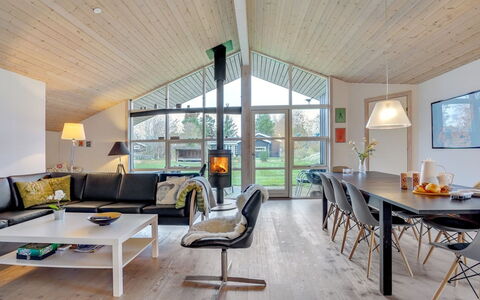 Elni - 900M from the Sea: Meubles, Design Intérieur, Sol, Bois, Sol, Plafond, Parquet, Chaise, Table, Éclairage