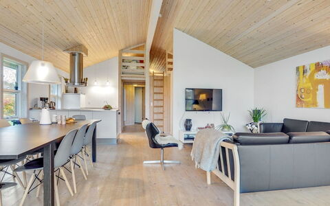Elni - 900M from the Sea: Meubles, Design Intérieur, Sol, Bois, Sol, Plafond, Parquet, Chaise, Table, Éclairage