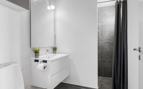 Jyrki - 100M from the Sea: Sol, Design Intérieur, Sol, Luminaire Plomberie, Armoire De Toilette, Évier, Plafond, Plomberie, Salle De Bains, Robinet