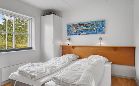 Jyrki - 100M from the Sea: Design Intérieur, Chambre, Lit, Appartement, Literie, Plafond, Cadre De Lit, Drap De Lit, Daylighting, Dur