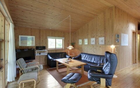 Gerasim - 400M from the Sea: Bois, Plafond, Design Intérieur, Pièce, Domicile, Sol, Chalet, Dur, Luminaire, Cabane En Rondins