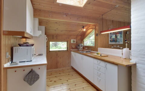 Gerasim - 400M from the Sea: Bois, Sol, Plafond, Design Intérieur, Sol, Pièce, Cuisine, Tache De Bois, Comptoir, Luminaire