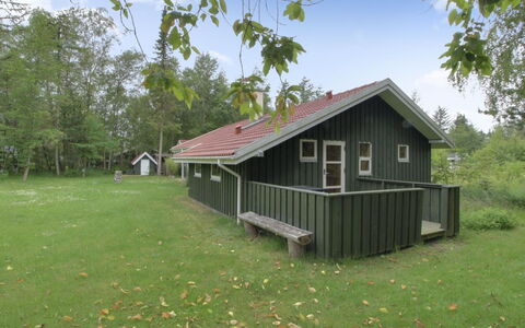 Gerasim - 400M from the Sea: Herbe, Maison, Chalet, Toit, Domicile, Lot Terre, Zone Rurale, Siding, Couverture De Sol, Cabanon