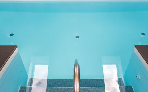 Lilie - 270M from the Sea: Piscine, Mobilier De Jardin, Meubles, Recours, Dalle, Eco Hôtel, Ombre, Chaise, Loisir, Biens