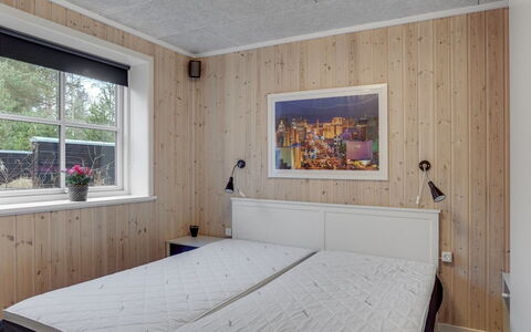 Lilie - 270M from the Sea: Bois, Plafond, Chambre, Design Intérieur, Meubles, Lit, Pièce, Sol, Sol, Drap De Lit