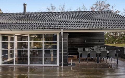 Lilie - 270M from the Sea: Piscine, Mobilier De Jardin, Meubles, Recours, Dalle, Eco Hôtel, Ombre, Chaise, Loisir, Biens