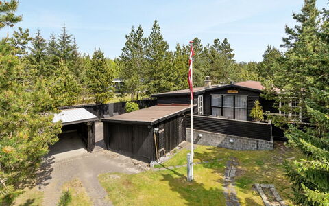 Siljan - from the Sea: Toit, Maison, Domicile, Chalet, Siding, Biens, Allée, Batiments Jardin, Cour, Cabanon