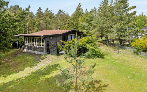 Siljan - from the Sea: Toit, Maison, Domicile, Chalet, Siding, Biens, Allée, Batiments Jardin, Cour, Cabanon