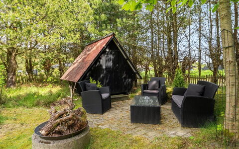Siljan - from the Sea: Toit, Maison, Domicile, Chalet, Siding, Biens, Allée, Batiments Jardin, Cour, Cabanon