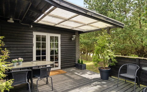 Siljan - from the Sea: Toit, Maison, Domicile, Chalet, Siding, Biens, Allée, Batiments Jardin, Cour, Cabanon