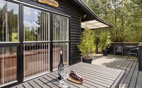 Siljan - from the Sea: Toit, Maison, Domicile, Chalet, Siding, Biens, Allée, Batiments Jardin, Cour, Cabanon