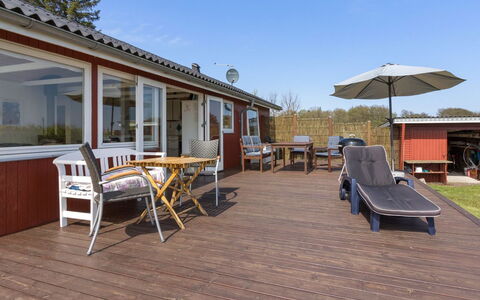 Ingold - 50M from the Sea: Toit, Maison, Lot Terre, Domicile, Chalet, Biens, Batiments Jardin, Ombre, Cabane En Rondins, Aménagement Paysager