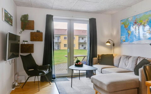 Amaryllis - 100M from the Sea: Mur, Meubles, Sol, Sol, Appartement, Design Intérieur, Domicile, Canapé, Salon