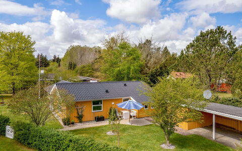 Nico - 1.1Km from the Sea: Maison, Domicile, Toit, Chalet, Biens, Aménagement Paysager, Batiments Jardin, Siding, Ferme