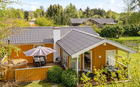 Nico - 1.1Km from the Sea: Maison, Domicile, Toit, Chalet, Biens, Aménagement Paysager, Batiments Jardin, Siding, Ferme