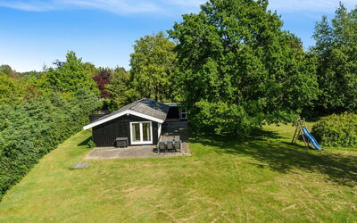 Elly - 1Km from the Sea