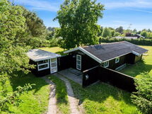 elly - 1km From The Sea